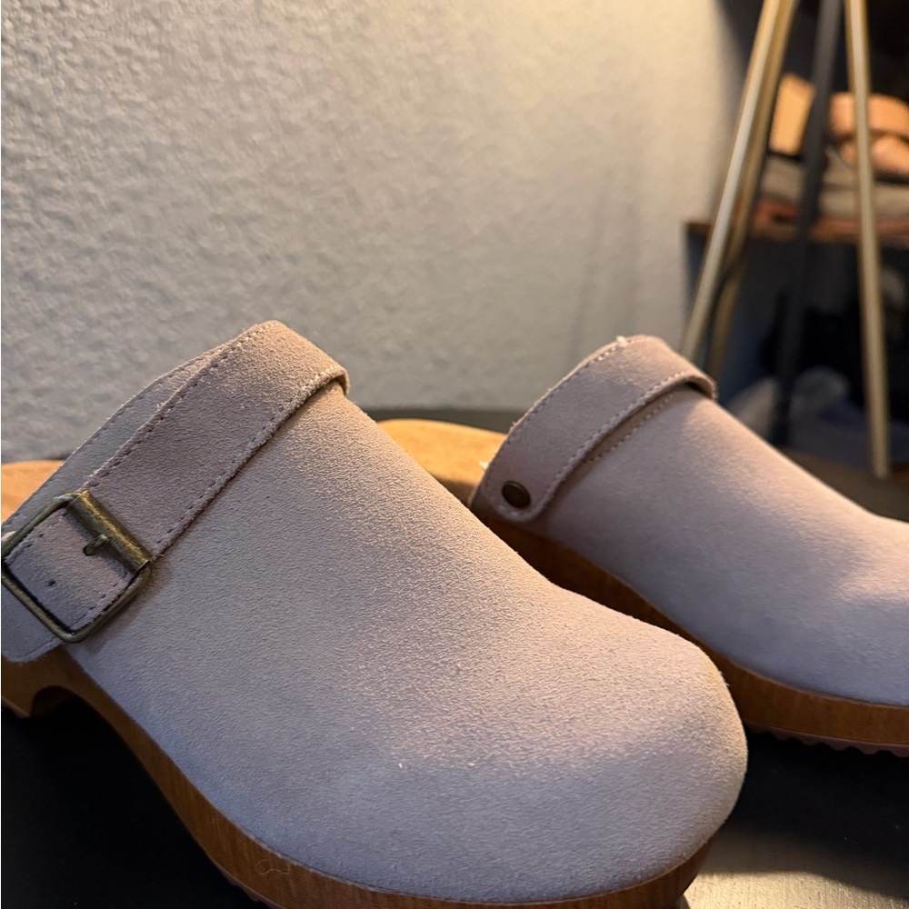 White Mountain Women's Gray Suede Mules